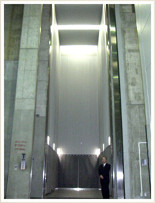世界一の高さを誇る エレベーター