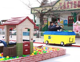 生駒山上遊園地「おもちゃdeトロッコ」